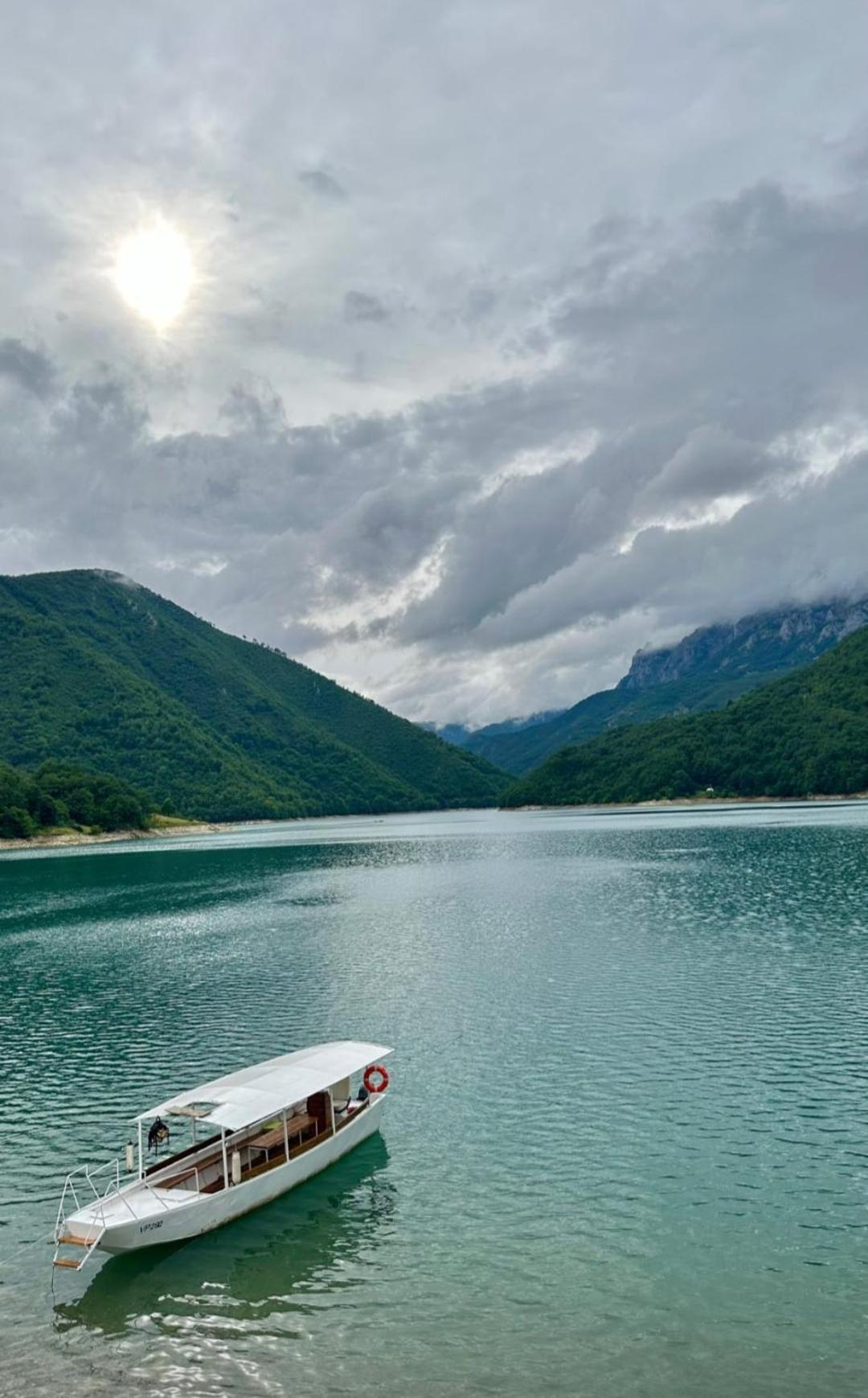 Apartment Lake Story Pluzine Bagian luar foto